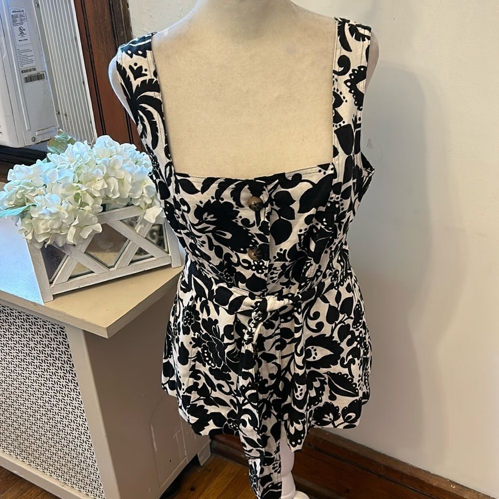 Ann Taylor black white floral square neck button front sleeveless top Size S New
